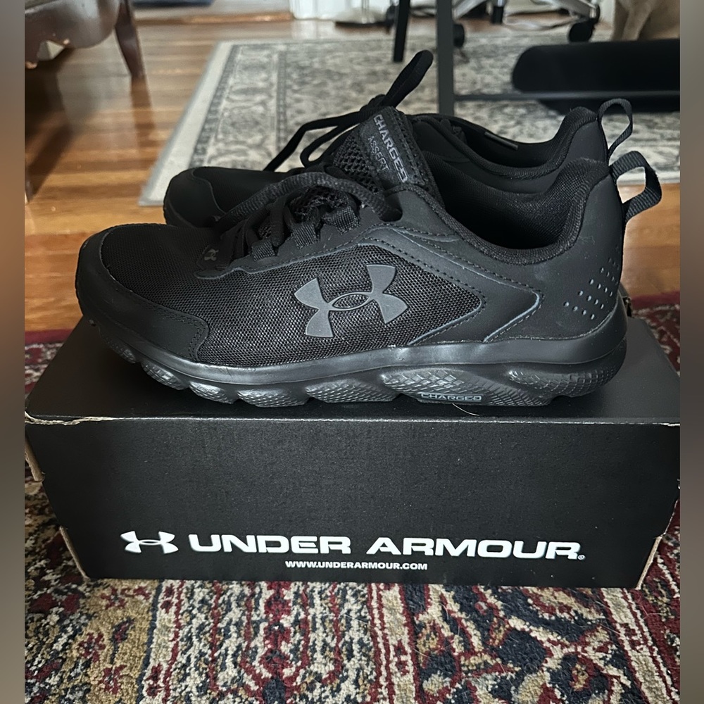 New Women’s Under Armour Running Shoes Size 8.5